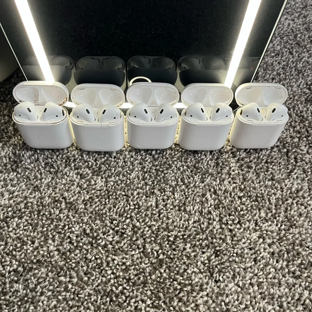Apple airpods lot